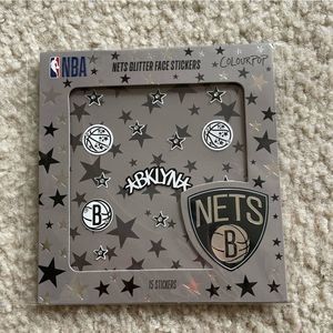 Nets face glitters